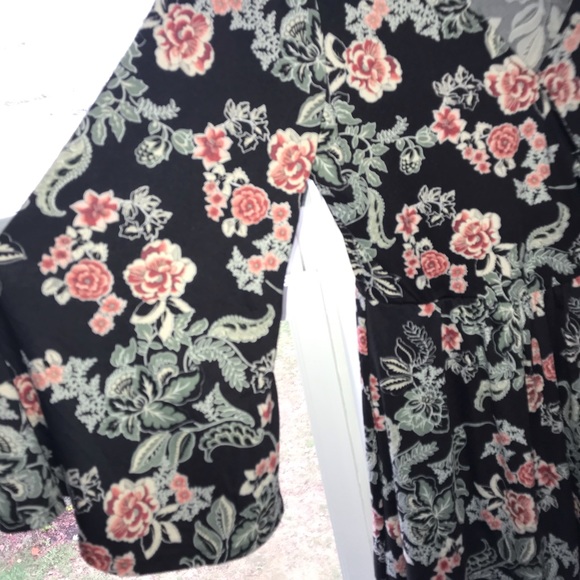 Perfect for Fall 🍂🍁🍂Bobeau wrap floral print dress - Picture 2 of 3